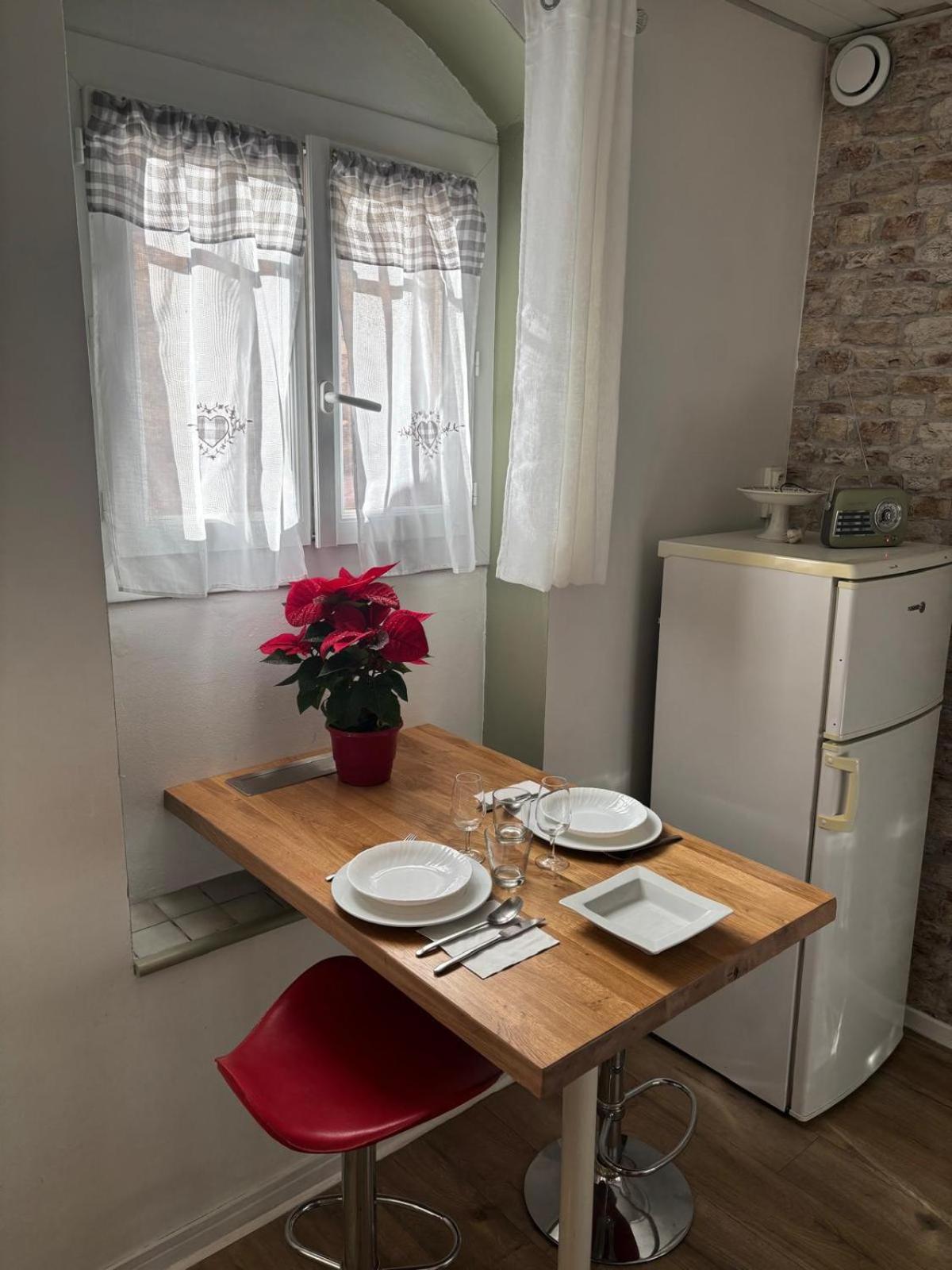 Appartement central des terres chaudes proche bord de mer Menton Extérieur photo
